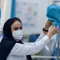 پرستار خانم و آقا سرم پانسمان درمنزل
