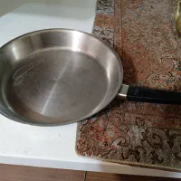 تابه استیل و یک سینی آینه دار دونفره