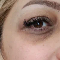 اکستنشن مژه در نیاوران