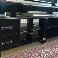 میز تلوزیون شیشه ایی‌