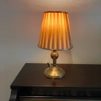 آباژور  و چراغ مطالعه