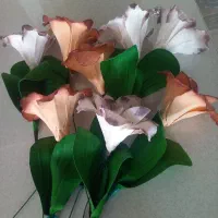 گل مصنوعی ۸ شاخه