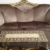 مبل 7 نفره و دو میز عسلی و یک میز بزرگ
