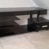 میز تی وی شیشه ای تمیز در حد
