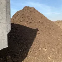 فروش کود گاوی سرندی پوسیده با ماشین دهچرخ