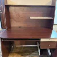 میز تحریر به همراه صندلی چرخ دار در حد نو