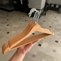 چوب لباسی طرح چوبی