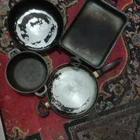 سه تا ماهیتابه تلفن و یک قابلمه چدن