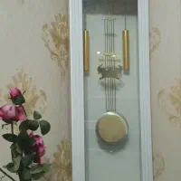 ساعت ایستاده سالم و تمیز