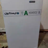 یخچال 5 فوت هتلی ایستکول در حد نو بسیار تمیز