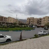 مغازه بر میدان