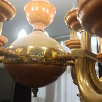 یک عدد لوستر کاملا سالم وشیک با دیوارکوب