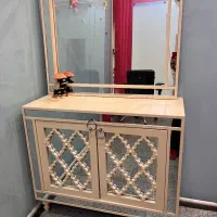 اینه و کنسول جادار سالم نو
