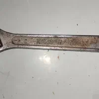 آچار. بکس. انبر