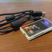 کابل‌های USB نو  و رم‌ریدر چندکاره استفاده‌نشده