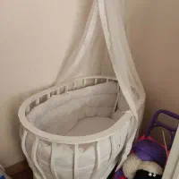 گهواره کنار تخت مادر