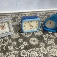 سه عدد ساعت رومیزی