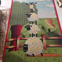 فرش اتاق کودک کاملا سالم و گوشتی.