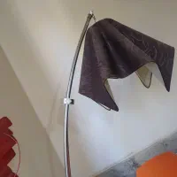 آباژور ایستاده