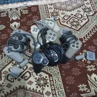 سونی  یک با ۵ عدد دسته  دو تا کابل اضافه