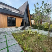 ویلایی-خاص-معماری-ژورنالی-محوطه-سنگ-فرش-فضای-مدرن