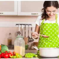 آشپزی در منزل یا شرکت