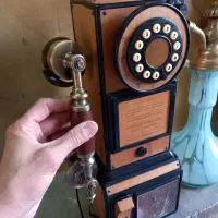 تلفن دیواری سبک بسیار زیبا و جذاب با