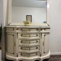 آیینه و کنسول