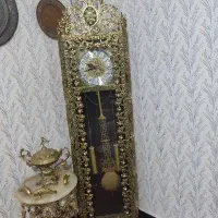 ساعت برنزی ایستاده