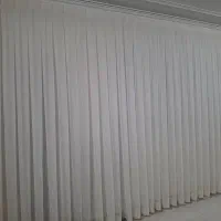 پرده در حد نو نباتی رنگ شیک با یک عدد دکور مخمل
