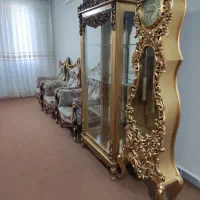 ویترین و ساعت ایستاده