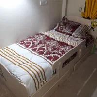 تخت خواب تک‌نفره کشودار تمیز و سالم