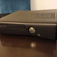 X-Box 360 4GB با یک دسته اضافه