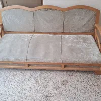 یک عدد مبل ۳ نفره کارکرده