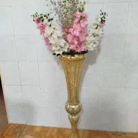 گلدان به همراه گل
