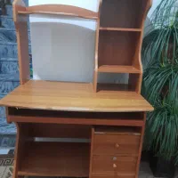 میز تحریر وکامپیوتر