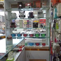 فروش کامل لوازم و تجهیزات موبایل با ویترین و اجناس
