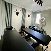 اجاره اتاق و میز ناخن