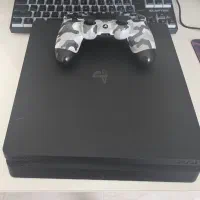 یک ترابایت + یک دسته . ps4 پی اس فور