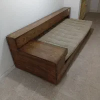 تخت خواب و داحتی.
