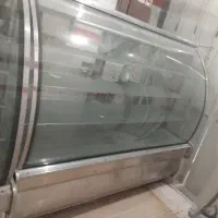 یخچال ویترین زیر ترازو قنادی یا فروشگاه