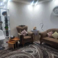 مبل ۷ نفره + میز وسط + یک میز عسلی + ۹ کوسن