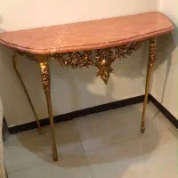 میز با پایه های طلایی و سنگ گرانیت