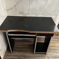 میزتحریر و کامپیوتر