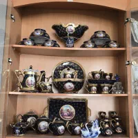 چینی سرمه ای، عسلی،چینی نقره کوب و گل برجسته