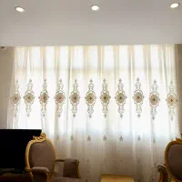 یک عدد پرده حریر با پشت پنجره ای وچوب پرده ریلی