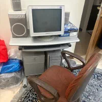 کامپیوتر با میز و صندلی کامل