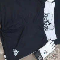 لباس ورزشی و دست کش