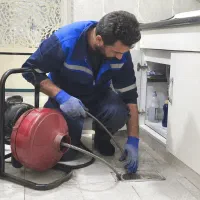رفع گرفتگی لوله با دستگاه فنر برقی لوله بازکنی