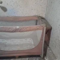 تخت نوزاد کنار مادر